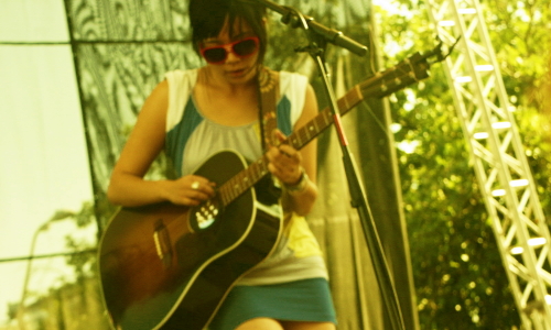 Thao Nguyen at Bumbershoot 2008, photo by Fense